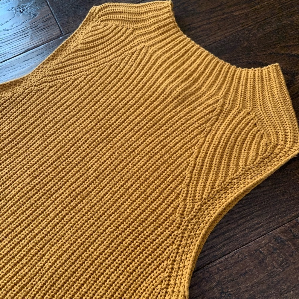 Artisan NY Mustard Yellow Ribbed Knit Mock Neck Sleeveless Tunic Top XSmall - Picture 2 of 5